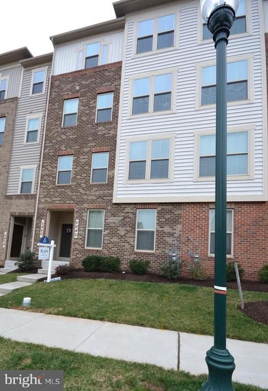 5942 Leben Dr, Frederick, MD 21703