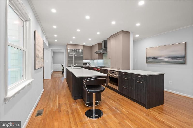 7605 Masters Dr, Potomac, MD 20854