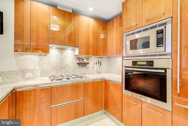 1881 N Nash St #201, Arlington, VA 22209