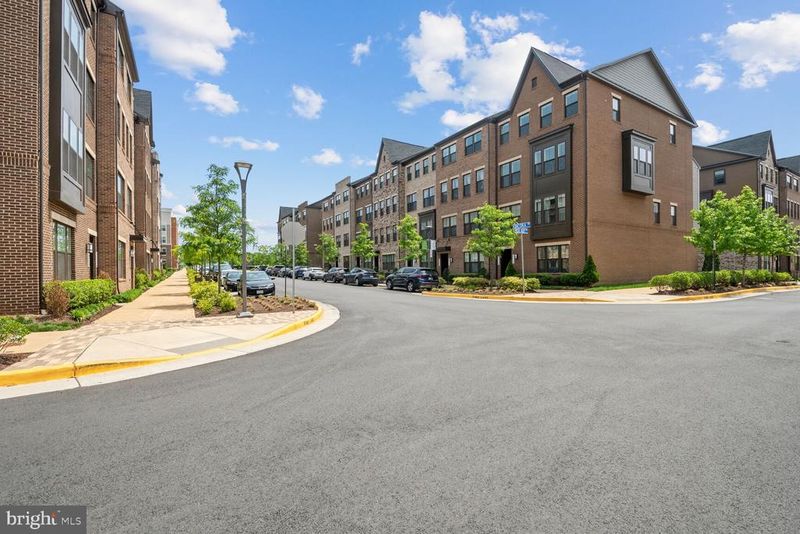 45117 Kincora Dr, Sterling, VA 20166