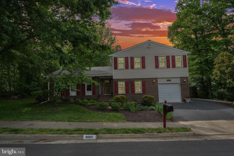 8005 Diving Cliff Ln, Springfield, VA 22153