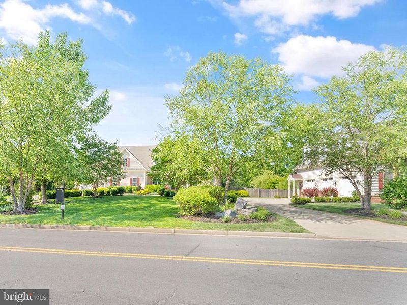 42834 Waxpool Rd, Ashburn, VA 20148