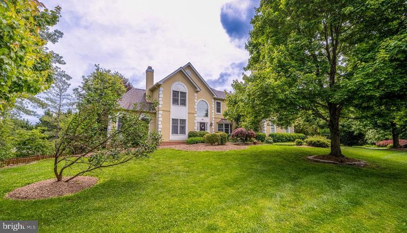 1115 Amanda Dr, Great Falls, VA 22066