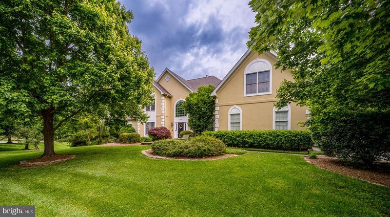 1115 Amanda Dr, Great Falls, VA 22066