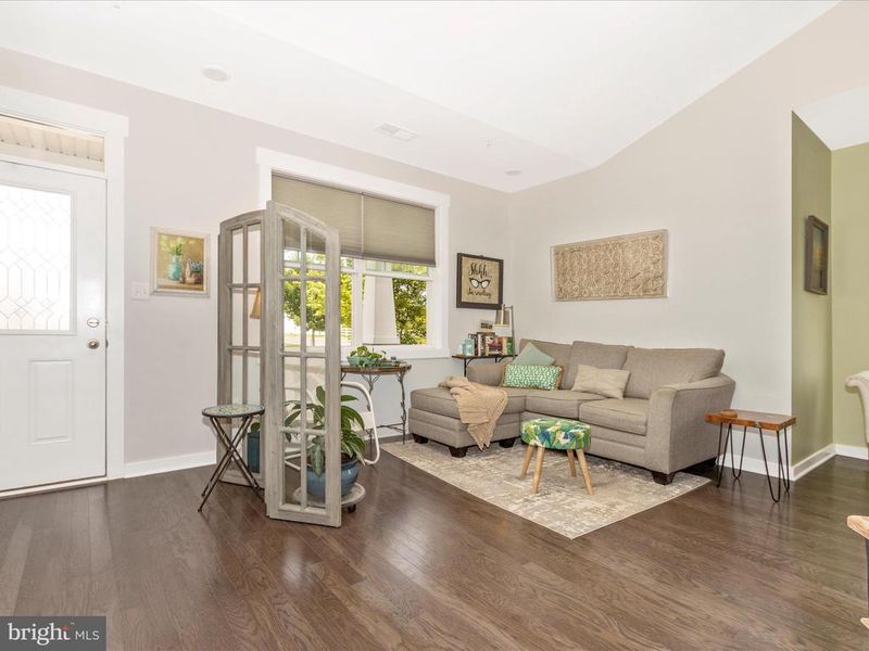 616 Gillespie Dr, Frederick, MD 21702