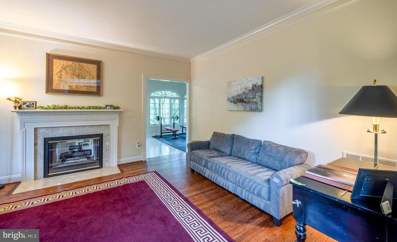 1115 Amanda Dr, Great Falls, VA 22066