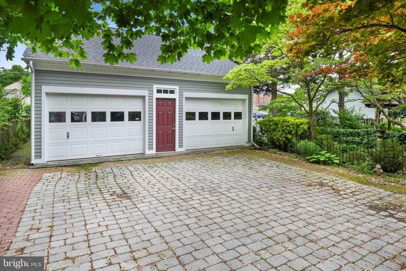 48 E South St E, Frederick, MD 21701