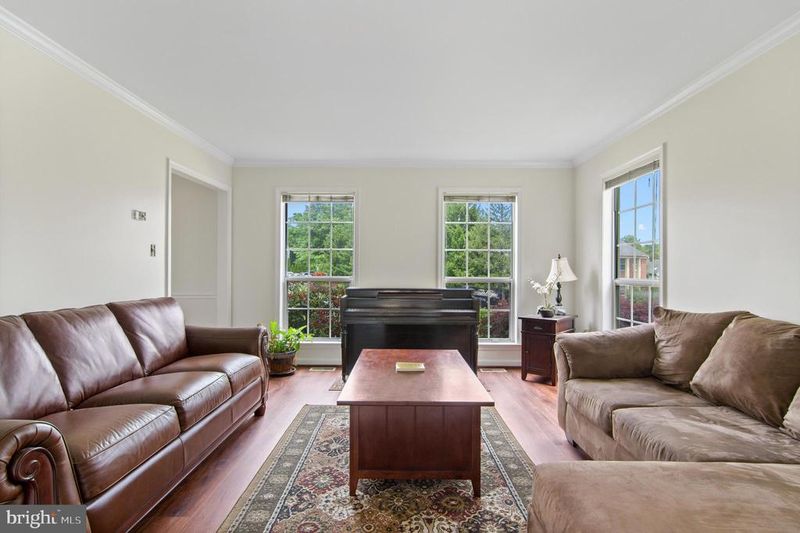 12207 Meadowstream Ct, Herndon, VA 20170