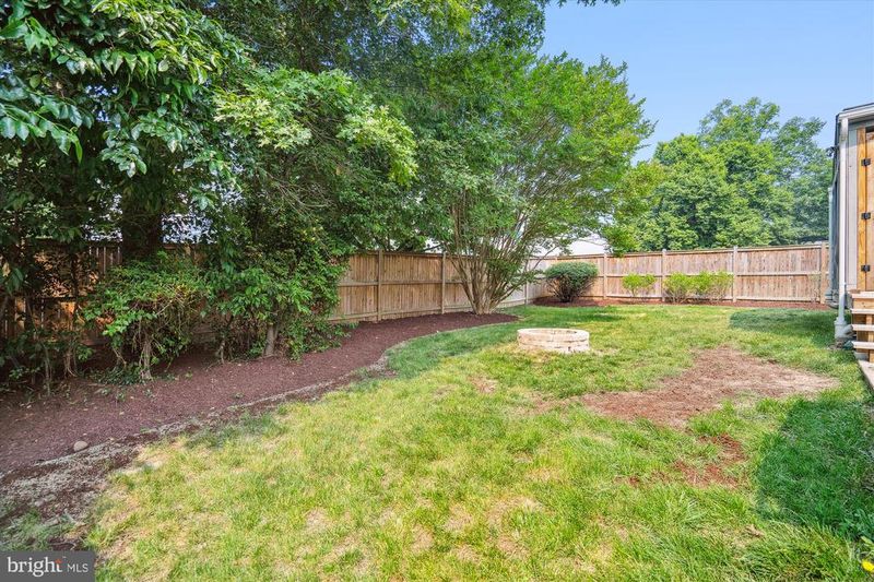 9351 Kings Grant Rd, Laurel, MD 20723