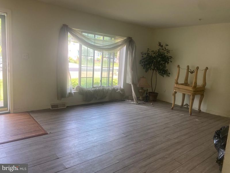 6701 Springbrook Ln, Clinton, MD 20735