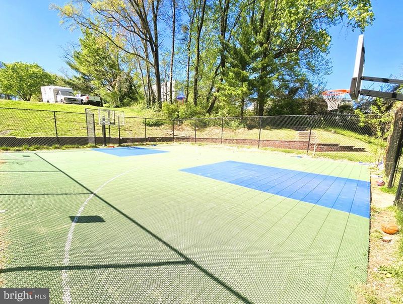 1836 Metzerott Rd #611, Adelphi, MD 20783