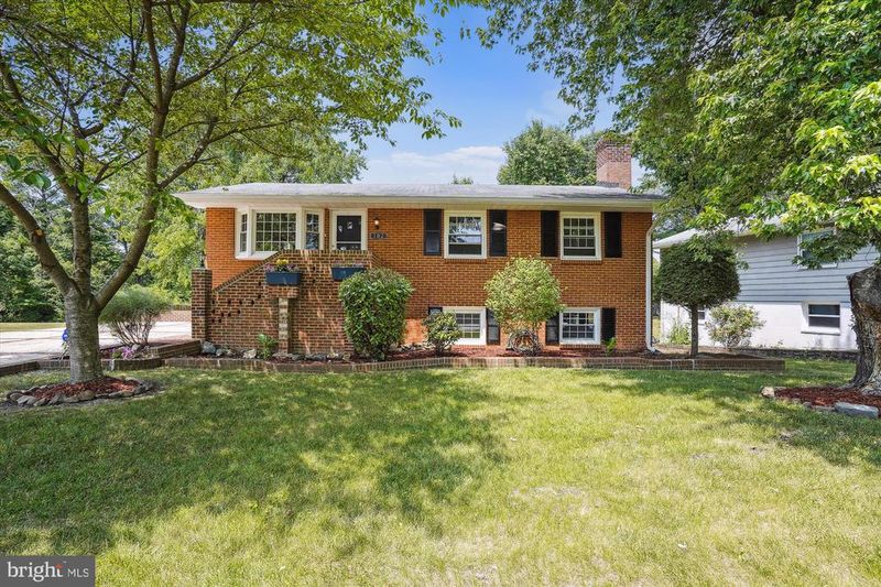 102 E Poplar Rd, Sterling, VA 20164
