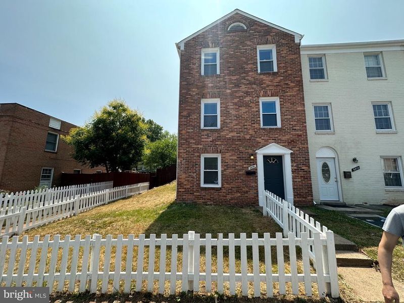 9814 Town Ln, Manassas, VA 20110