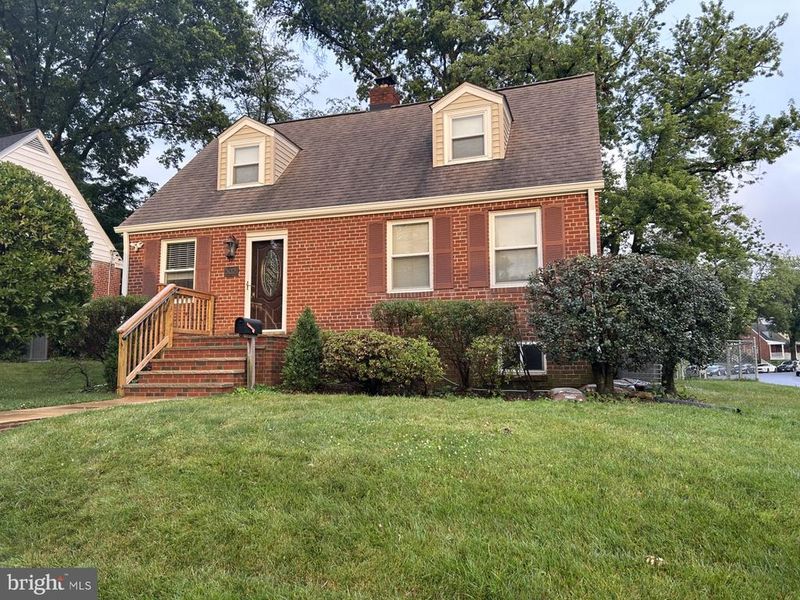 5021 24th St N, Arlington, VA 22207