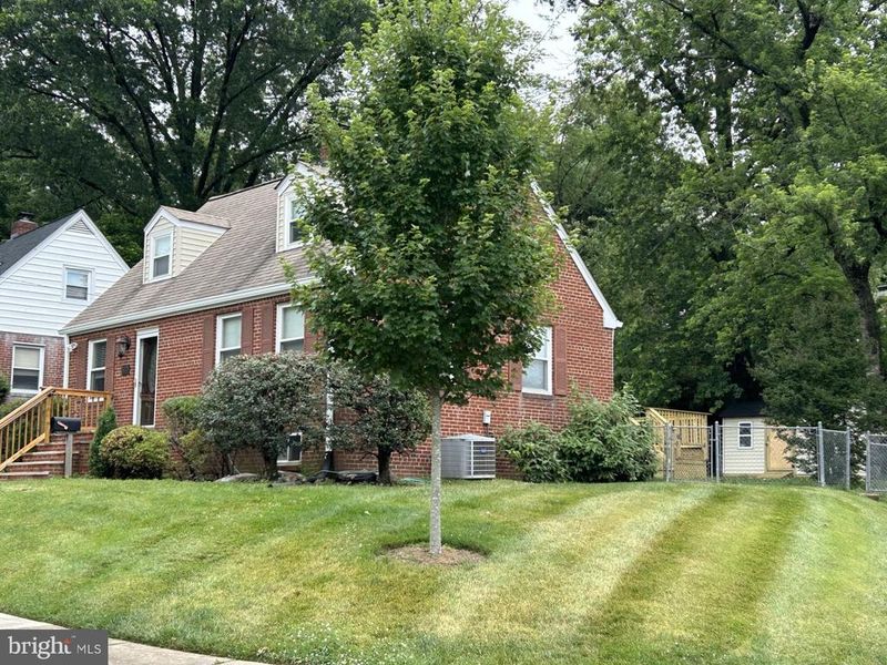 5021 24th St N, Arlington, VA 22207