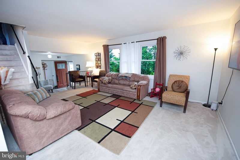 12920 Autumn Dr, Silver Spring, MD 20904