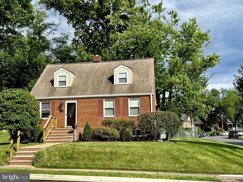5021 24th St N, Arlington, VA 22207