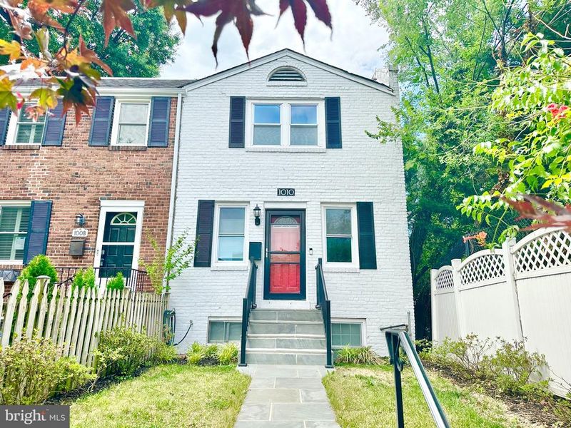 1010 Bashford Ln, Alexandria, VA 22314