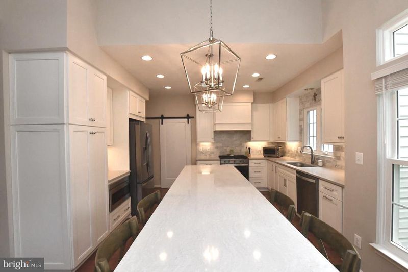 8100 Landfall Ct, Gainesville, VA 20155