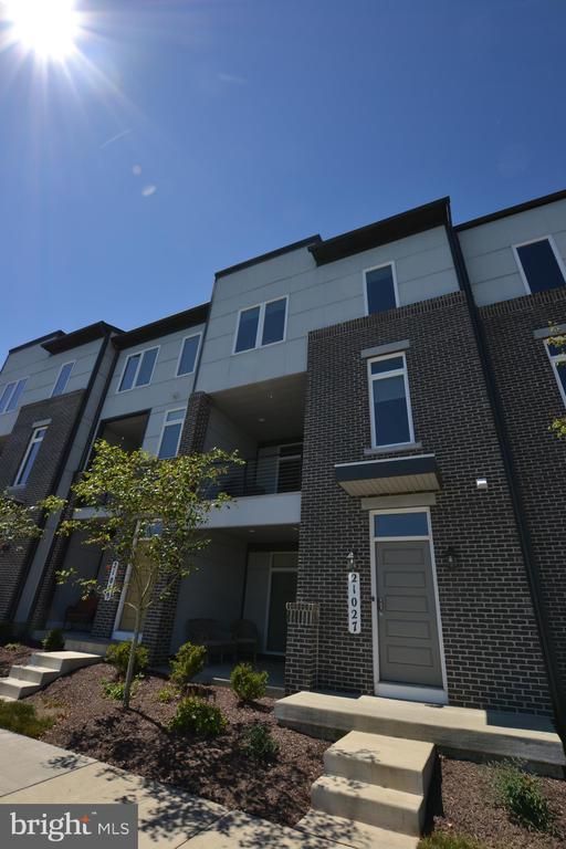 21027 Ashburn Heights Dr, Ashburn, VA 20148