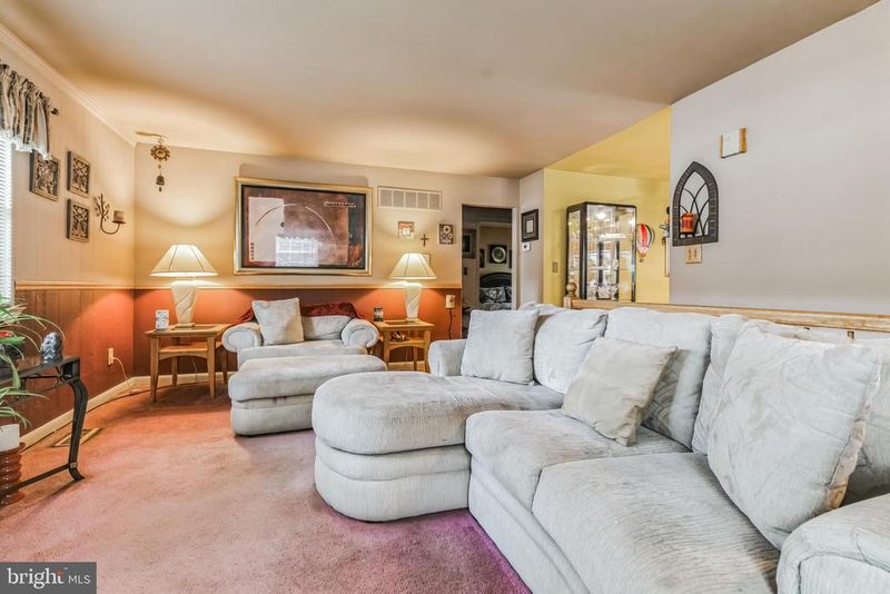 320 Cambridge Rd, Pasadena, MD 21122