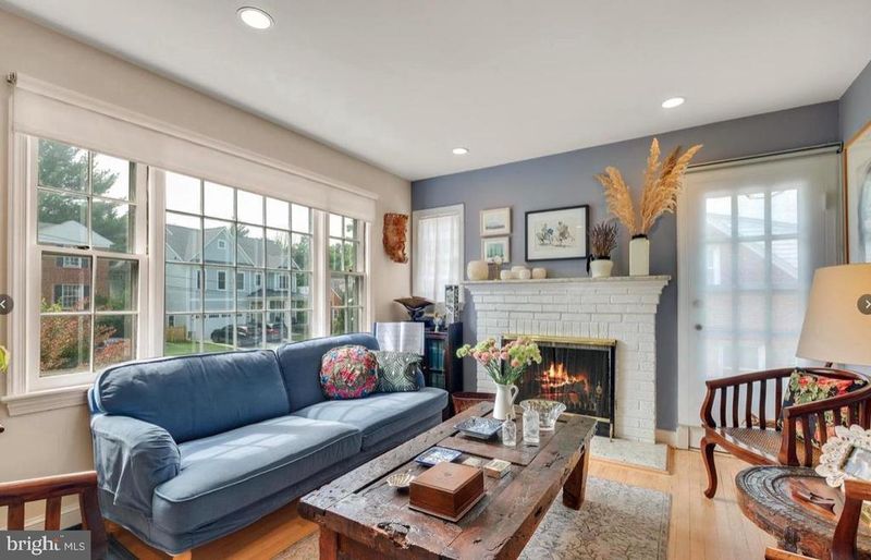9504 Milstead Dr, Bethesda, MD 20817