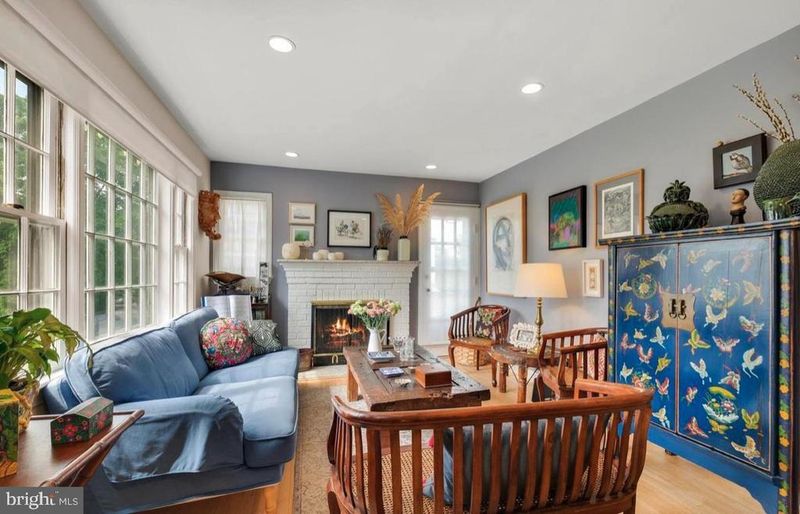 9504 Milstead Dr, Bethesda, MD 20817