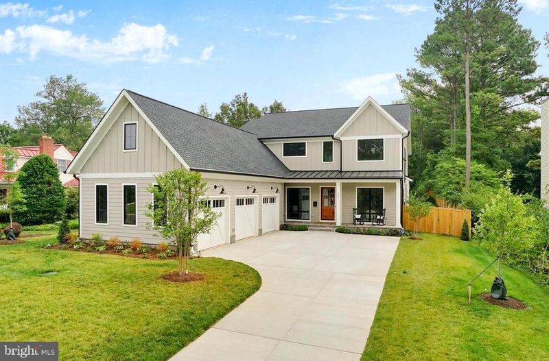 639 Hillcrest Dr SW, Vienna, VA 22180