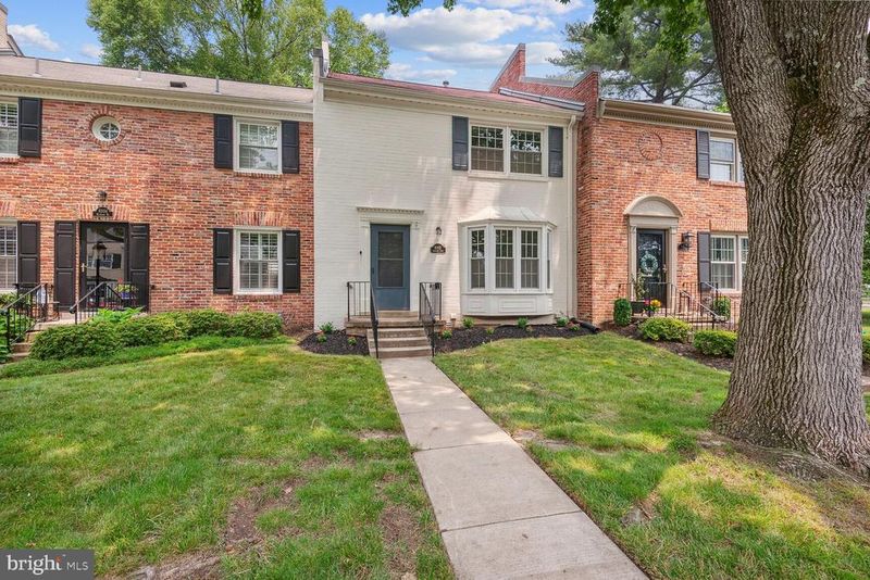 8302 Wickham Rd, Springfield, VA 22152