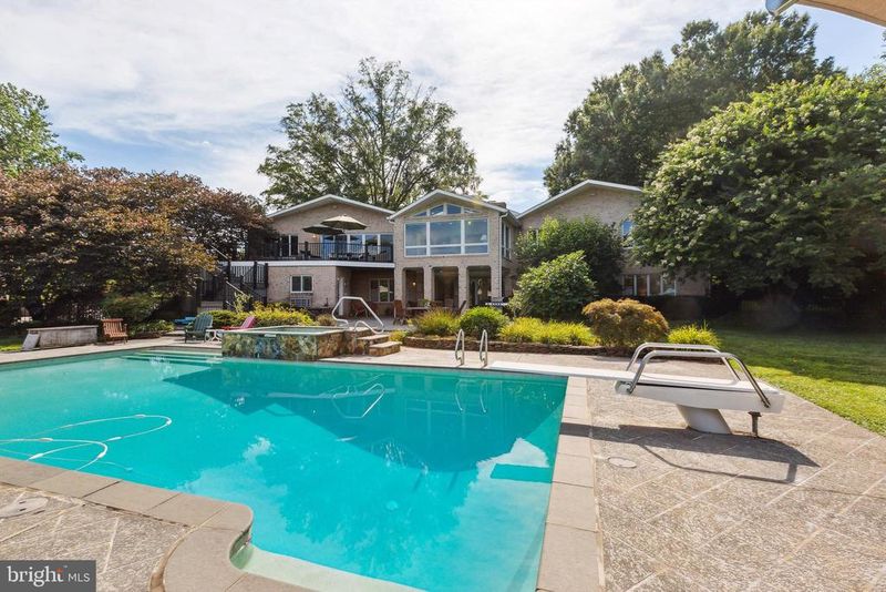 3247 Mountain Rd, Haymarket, VA 20169