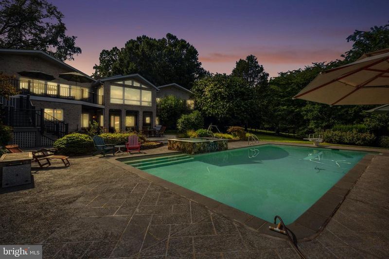 3247 Mountain Rd, Haymarket, VA 20169