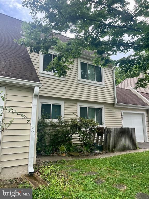 1492 Roundleaf Ct, Reston, VA 20190