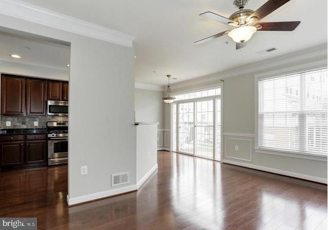 2525 Pascal Pl #195, Herndon, VA 20171