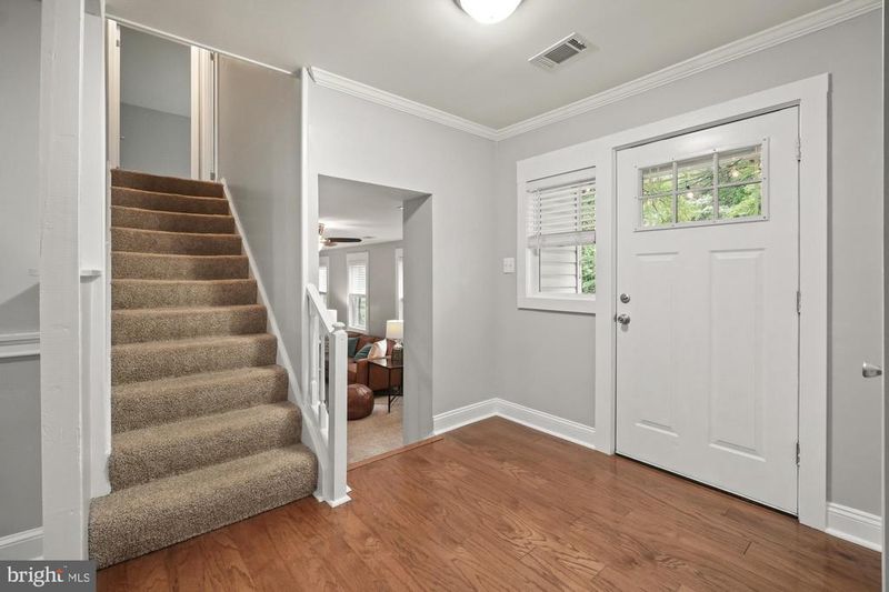 8208 Seneca View Dr, Gaithersburg, MD 20882