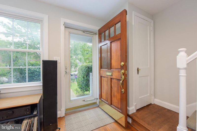 556 E Nelson Ave, Alexandria, VA 22301