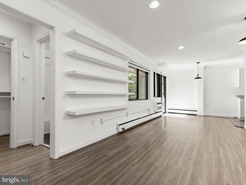 2325 42nd St NW #320, Washington, DC 20007