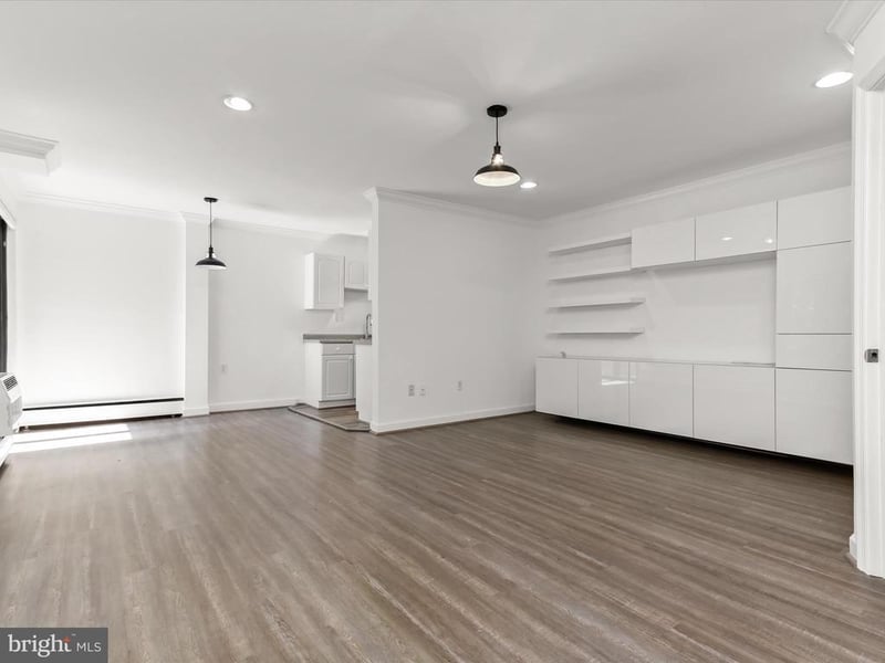 2325 42nd St NW #320, Washington, DC 20007