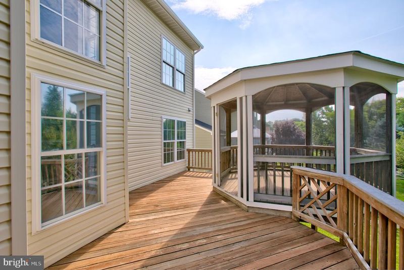 17273 Magic Mountain Dr, Round Hill, VA 20141