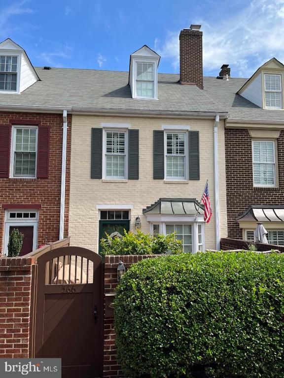 566 N Saint Asaph St, Alexandria, VA 22314