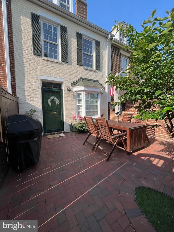 566 N Saint Asaph St, Alexandria, VA 22314