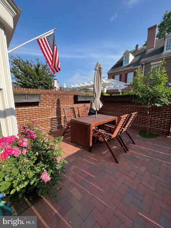 566 N Saint Asaph St, Alexandria, VA 22314