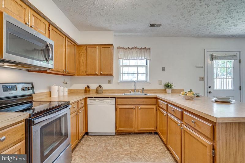 6013 Red Wolf Pl, Waldorf, MD 20603