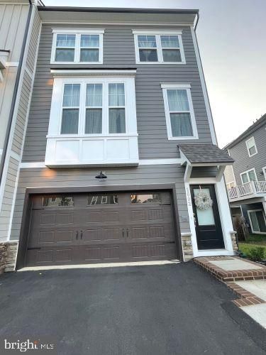 1692 Beech Leaf St, Dumfries, VA 22026