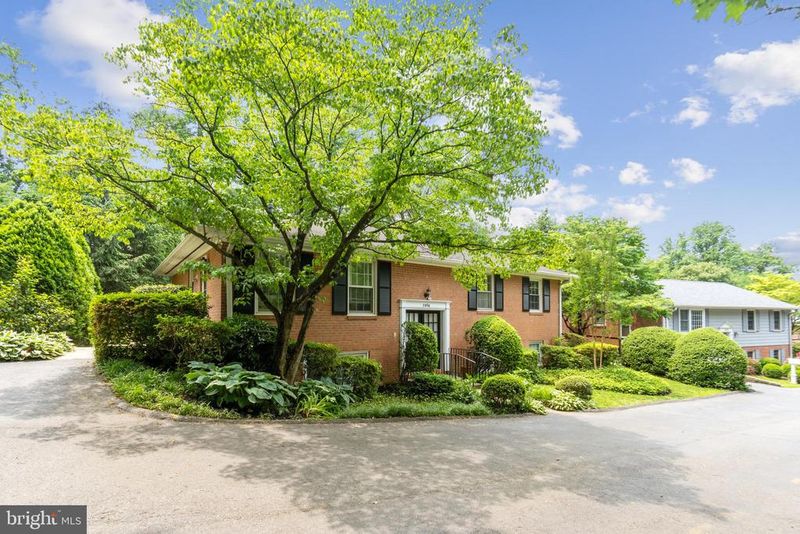 5906 River Rd, Bethesda, MD 20816