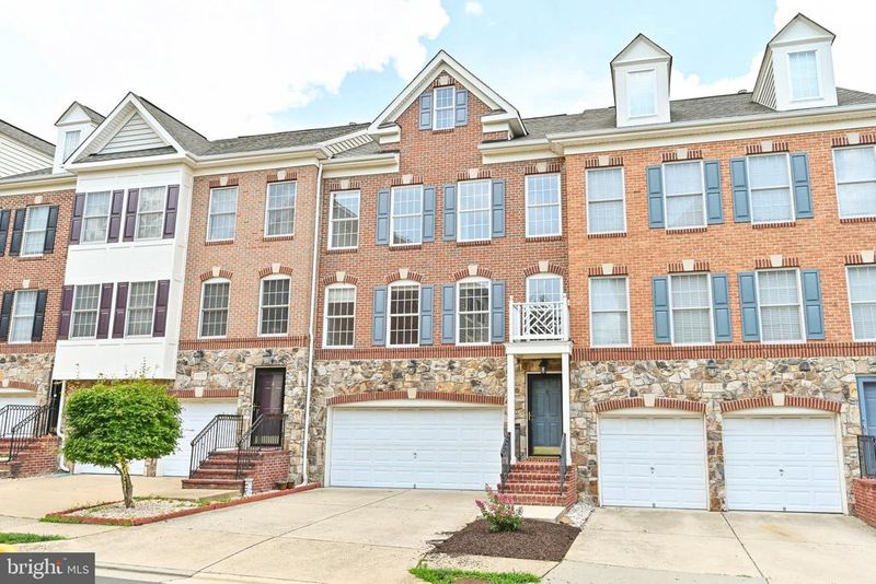 4654 Hummingbird Ln, Fairfax, VA 22033