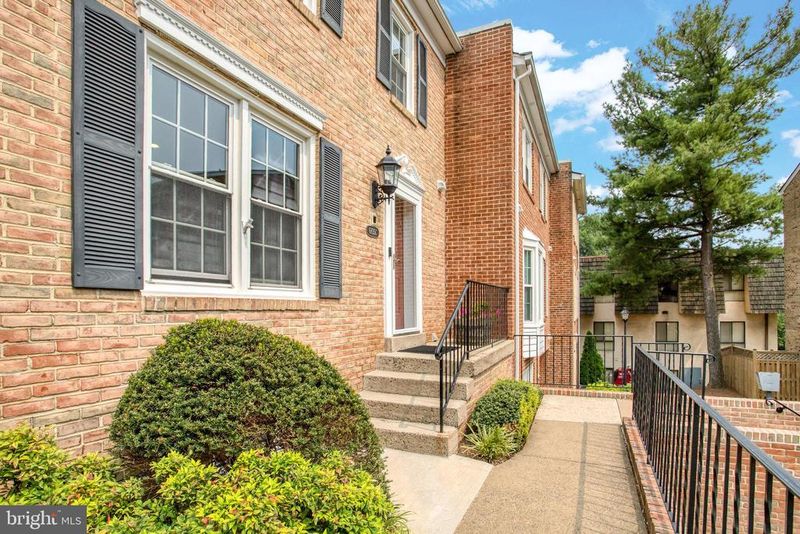 6835 Washington Blvd #C, Arlington, VA 22213