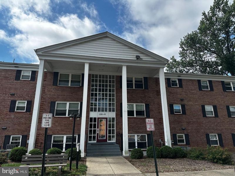 120 Washington St NE #2, Leesburg, VA 20176