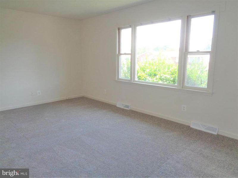 1807 Meadow Dr, Fredericksburg, VA 22405