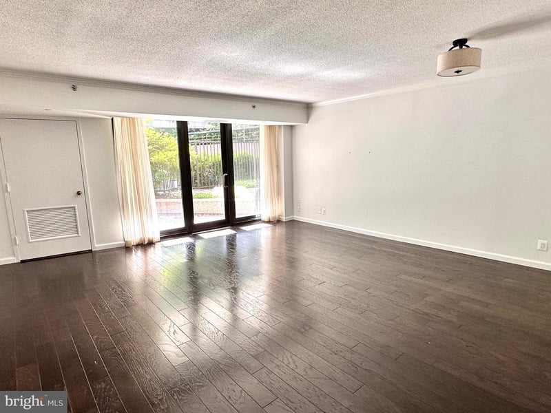 1200 Crystal Dr #214, Arlington, VA 22202