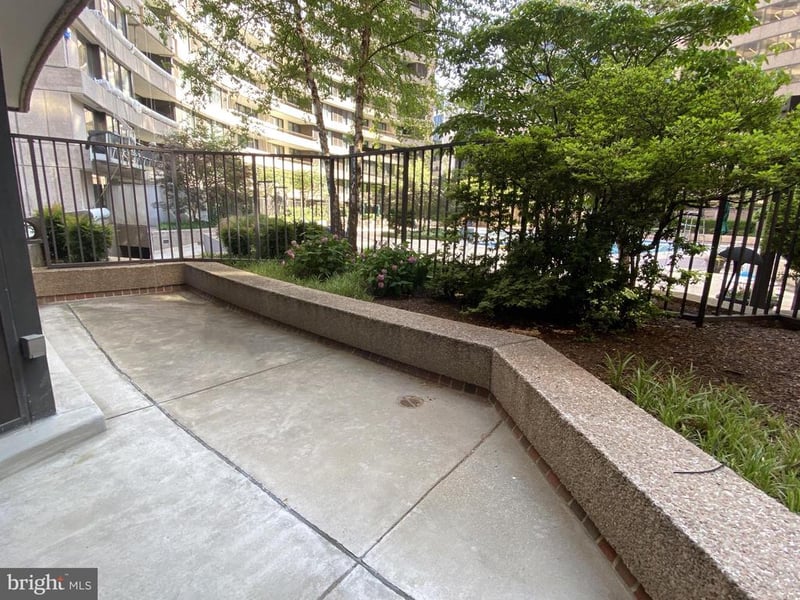 1200 Crystal Dr #214, Arlington, VA 22202